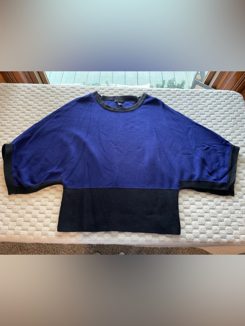 Colorblock batwing Sweater in Blue and Black